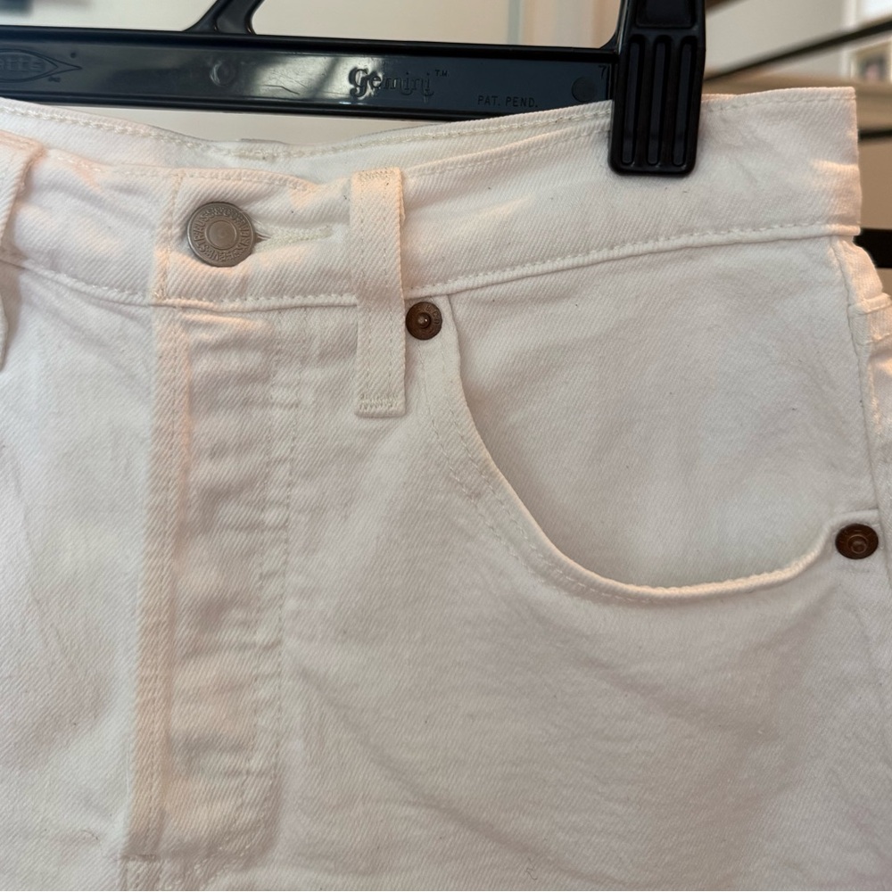 Levi’s 501 Shorts - Picture 3 of 6